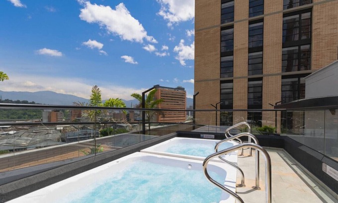 San Diego Apartment | Zen Meets Hustle - 1BR Apt w/Jacuzzi & Cowork