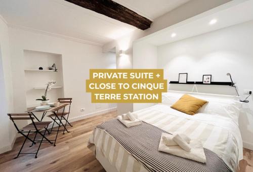 Sarzana Apartment | Zeste Apartment in centro città con suite privata