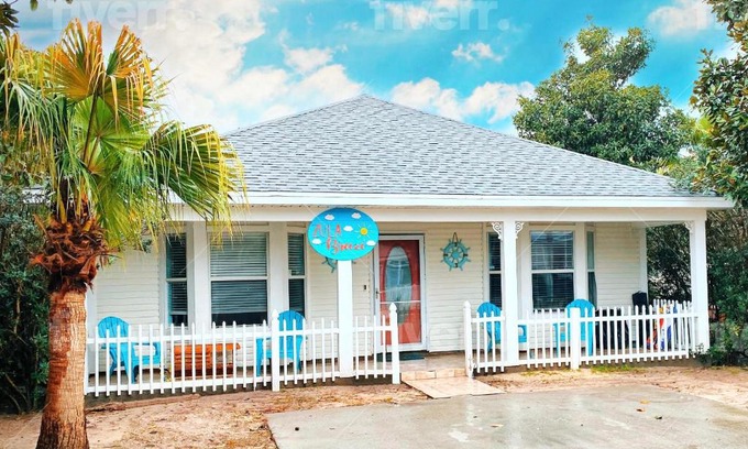 Frangista Beach House | Zula Breeze Beach House, Sleeps 18, Private Heated Pool Spa, 3min Walk To The Beach, Pets Welcome, Fenced Yard
