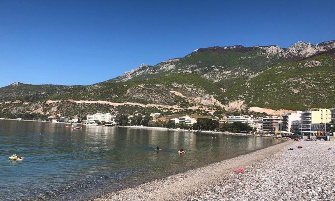 Loutraki Apartment | Zwei-Zimmer-Appartement Loutraki, 80m Fußweg zum Strand und Promenade