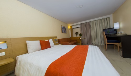 Deluxe Room, 1 King Bed, City View