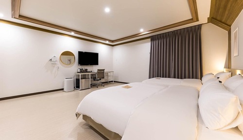 Room (Twin A-Netflix (Single and Double Bed)