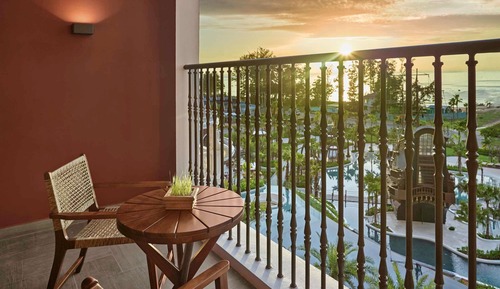 Deluxe Room, 1 King Bed, Sea View