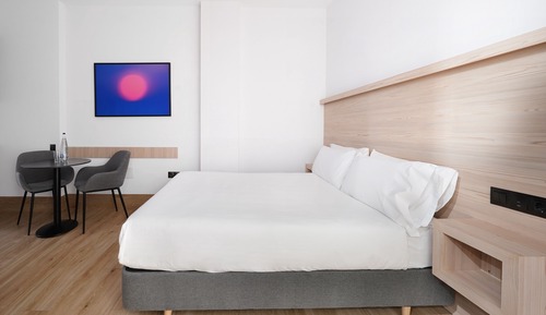 Medium Studio, Kitchenette - Accessible