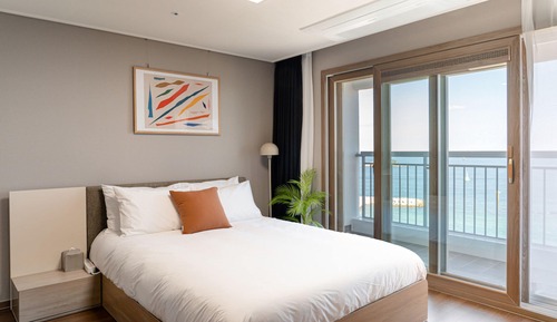 Family Two Room Ocean