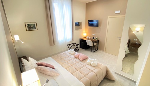 Deluxe Room, 1 King Bed