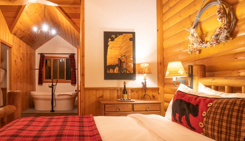 Superior Jacuzzi Suite (Lodge Building)