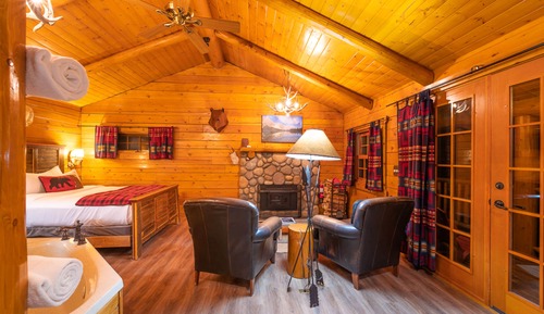 Queen Cabin