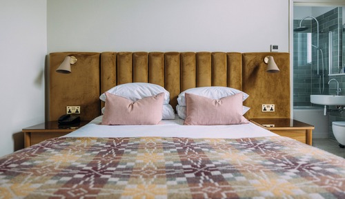 Deluxe Room, 1 Double Bed (Inland View)