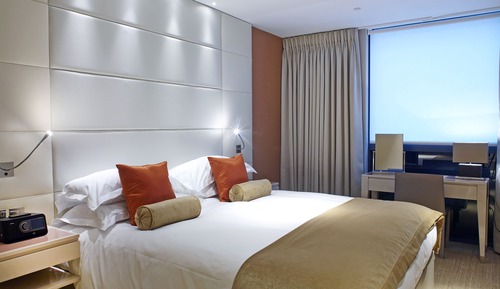 Superior One Bedroom Urban View - Sofa Bed