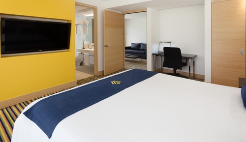 Suite, 1 Queen Bed