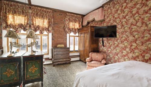 Deluxe Studio Suite