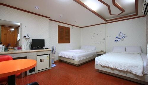 Room (Family (4 guests))