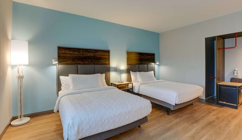 Room, 2 Queen Beds, Accessible (Roll-In Shower)
