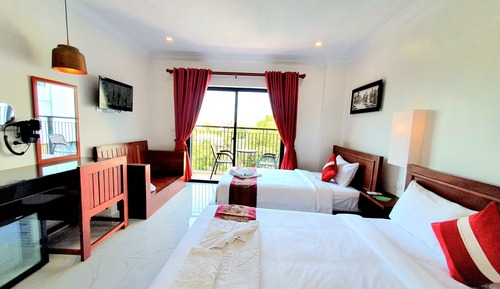 Deluxe Family Room with Balcony