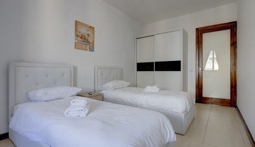 Apartment (3 Bedrooms)