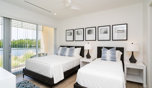 Premium Condo, 2 Bedrooms, Canal View