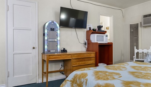 The Signature Room: 1 Queen Bed, 1 Sofa Bed, Non-Smoking
