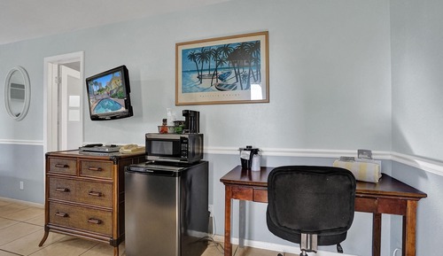 Deluxe Single Room, Men only, Pool View