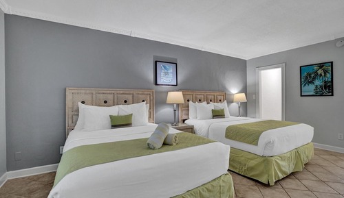 Deluxe Double Room, Men only, Pool View