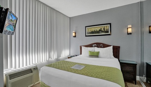 Suite, Men only, Pool View