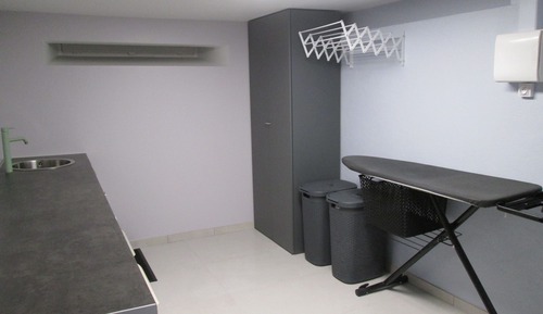3 STAR YELLOW DOOR APARTMENT