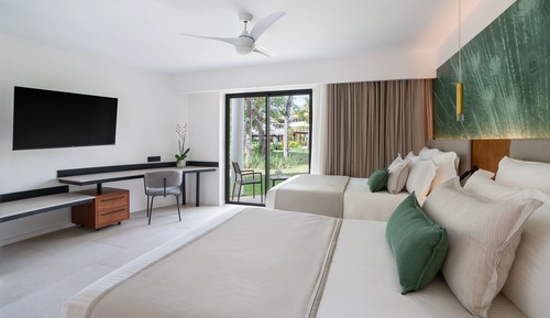 Deluxe Double Room, 2 Double Beds, Garden View
