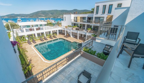 Signature Studio Suite, Jetted Tub, Sea View