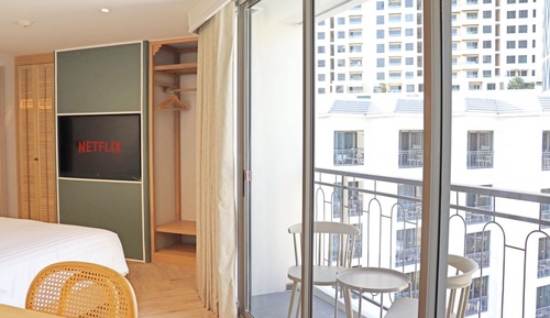 Quarter One-Bedroom River View King Suite