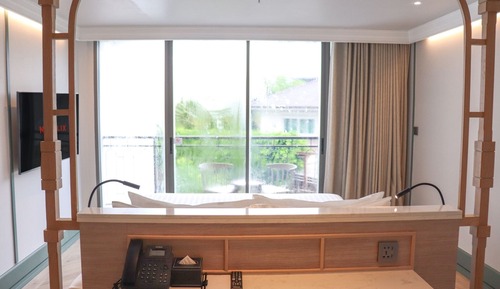 Superior with Balcony, King Bed