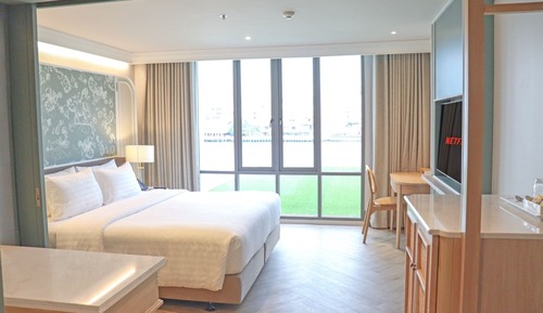 Quarter River View Room, King Bed