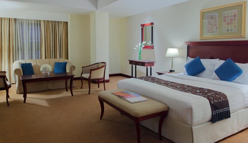 Suite, Multiple Beds, Smoking, Corner