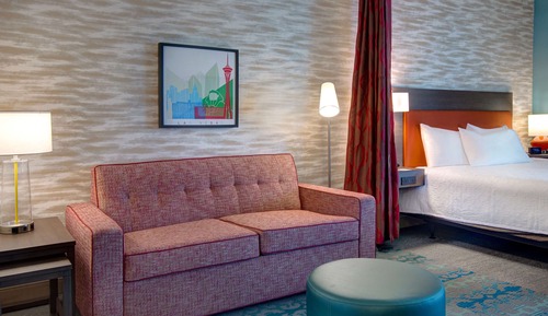 Suite, 1 King Bed, Accessible, Bathtub