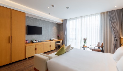 Studio Suite, City View