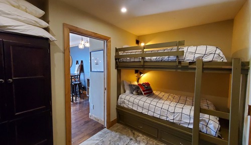 Condo, 1 Queen Bed with Sofa bed (Telemark Studio Sleeps 6 TEMM)