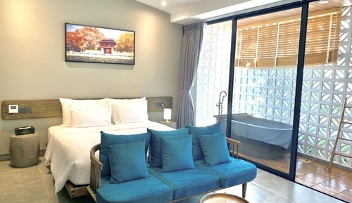 Suite, Bathtub