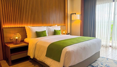 Deluxe Queen Room