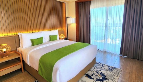 Deluxe Corner Room