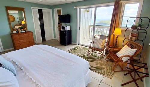 Deluxe Room, 1 King Bed, Balcony, Ocean View