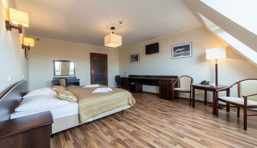 Economy Suite (for 3 people)