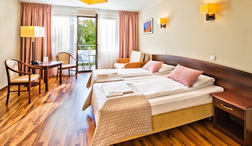Twin Room (with extra bed)