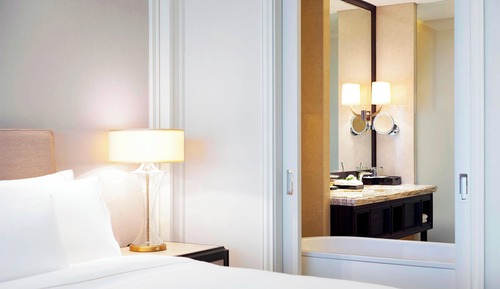 Room, 2 Twin Beds, Balcony, Mountain View