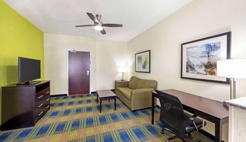 Suite, 1 King Bed, Non Smoking, Kitchenette