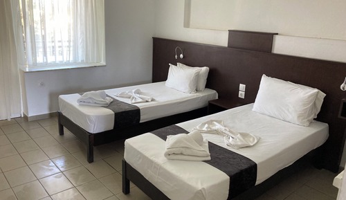 Family Room, 2 Bedrooms, Pool View