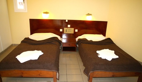 Room, 2 Bedrooms, Garden View