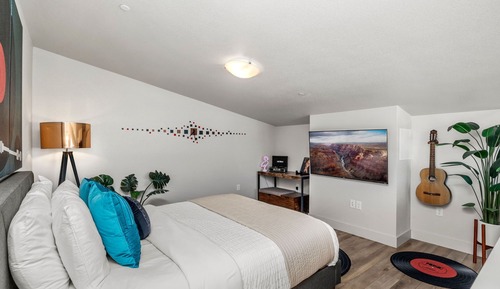 House, Multiple Beds, Patio, Garden View (908 Jerome St. (Unit 1)*)