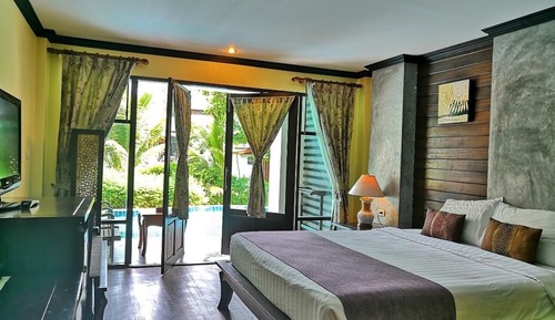 Beachside Pool Access