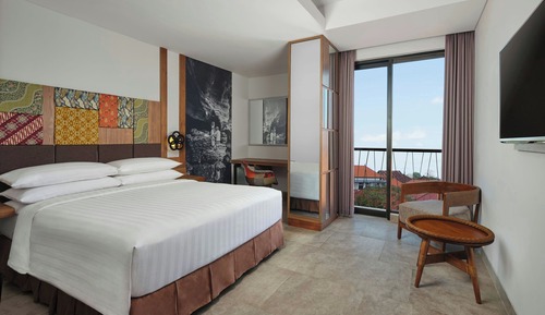 Superior Room, 1 King Bed, Balcony, City View (Free Scheduled Airport Shuttle)