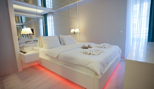 Deluxe Double Room, 1 Queen Bed, Non Smoking, City View