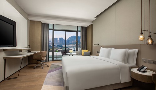 Standard Room, 1 King Bed, Balcony